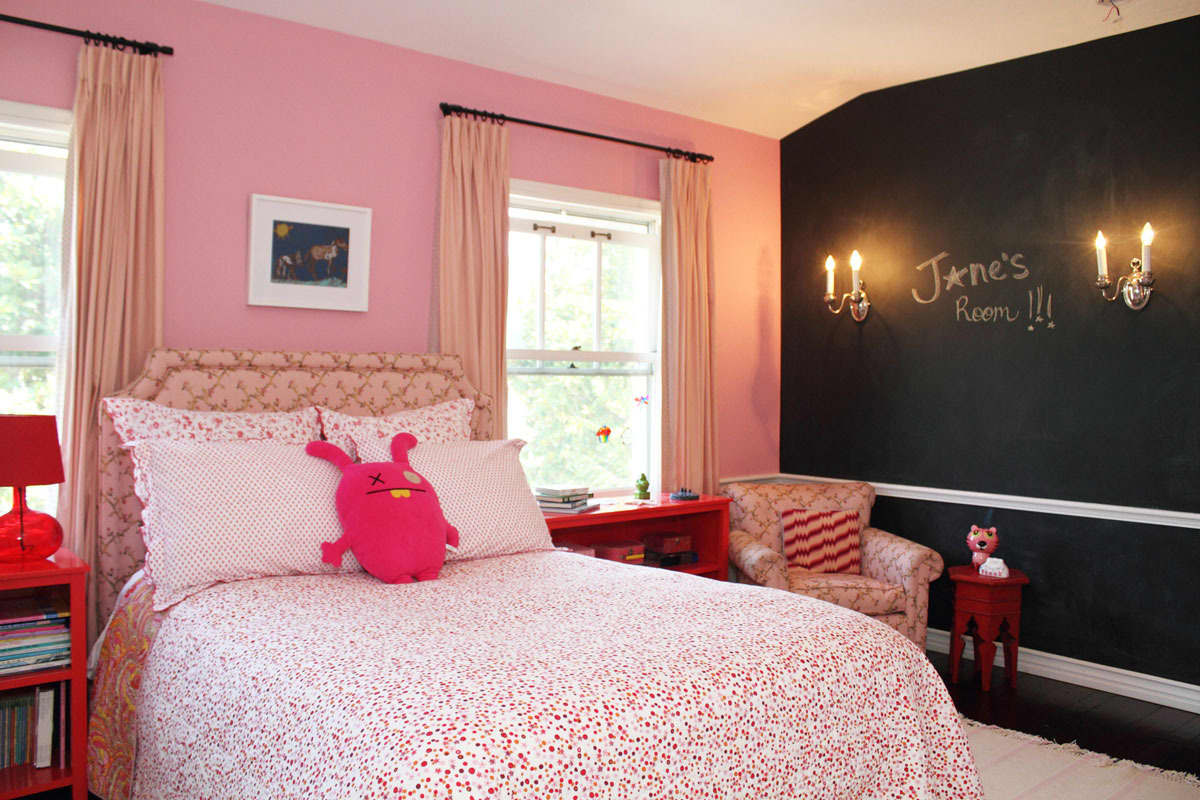 Black and outlet pink bedroom